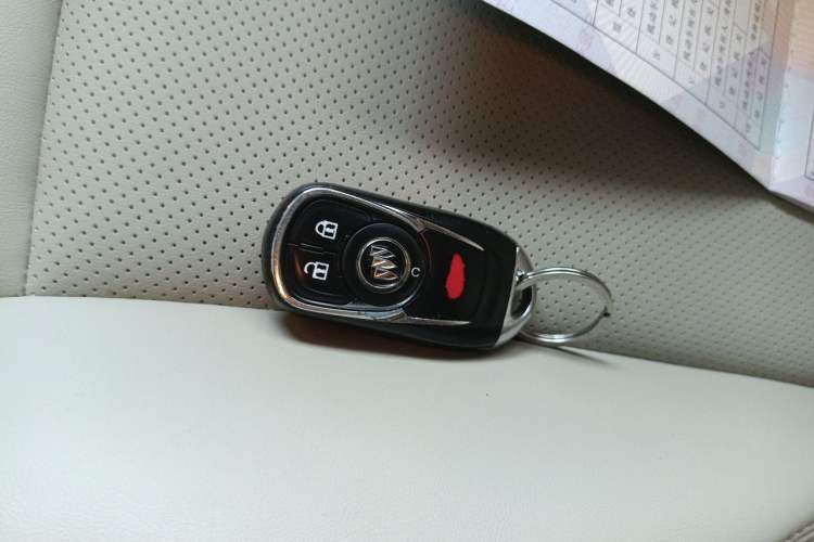 Used Buick GL8 2022 Land Cruiser Executive Class 652T Comfort Model Vehicle Key