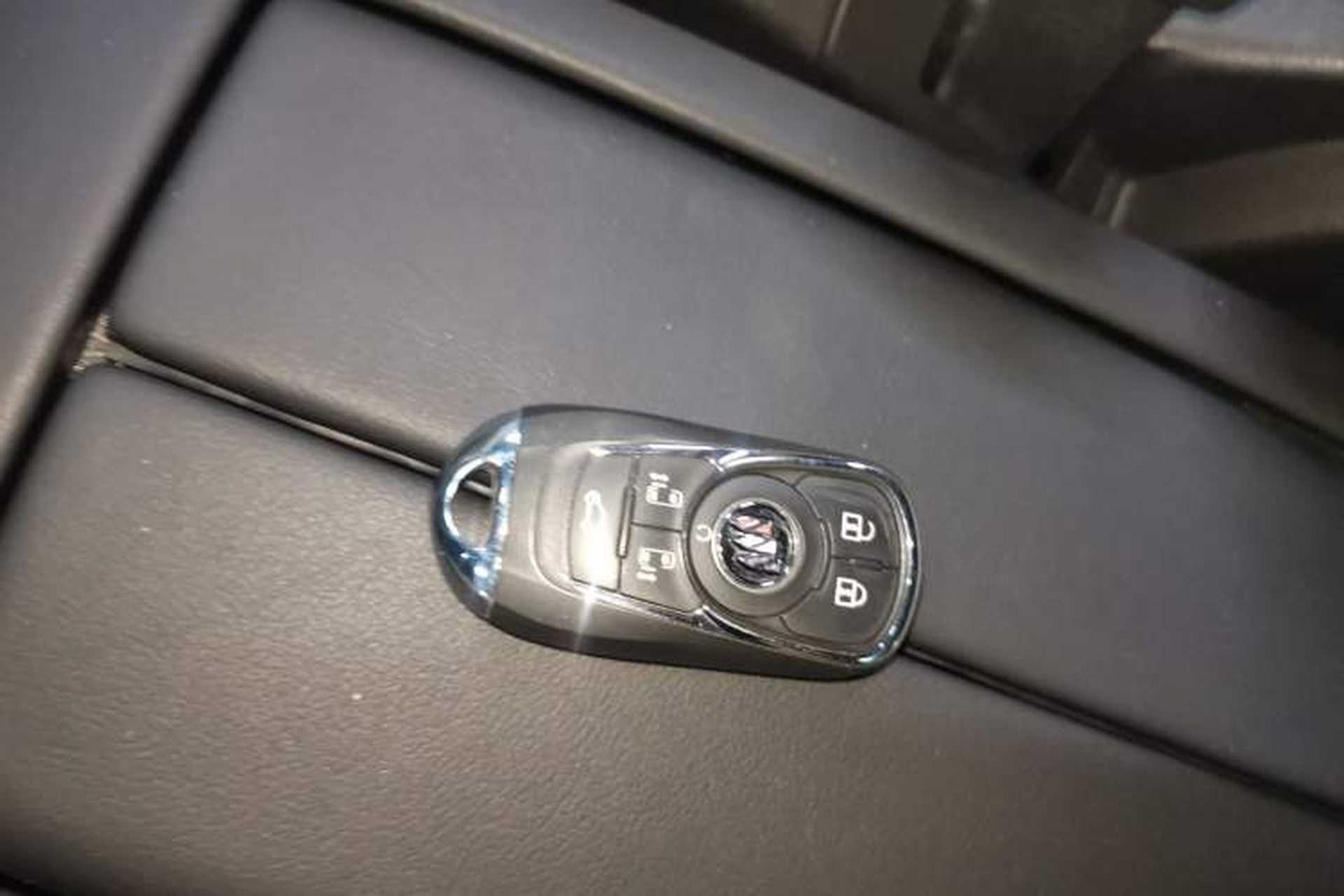 Used Buick GL8 2022 ES Land Cruiser 653T Luxury Model Vehicle Key