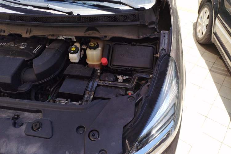 Used Buick GL8 2022 Land Business Class 652T Smart Deluxe Model Engine Bay Left