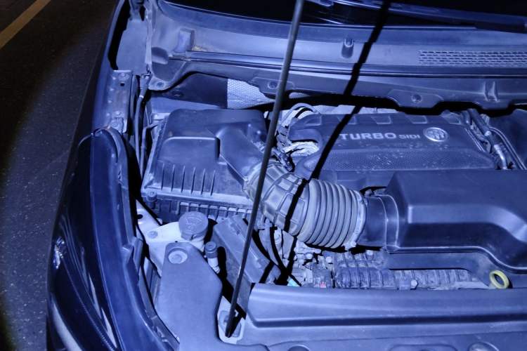 Used Buick GL8 2022 Land Cruiser Executive Class 652T Comfort Model Engine Bay Right