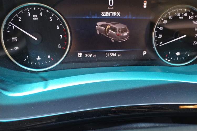 Used Buick GL8 2022 Land Business Class 652T Smart Deluxe Model Odometer Close Up