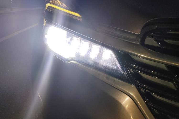 Used Buick GL8 2022 Land Cruiser Executive Class 652T Comfort Model Right Front Headlight