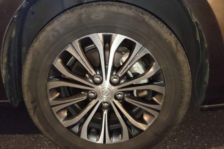 Used Buick GL8 2022 Land Cruiser Executive Class 652T Comfort Model Right Front Wheel Hub