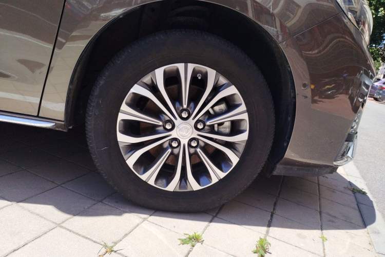 Used Buick GL8 2022 Land Business Class 652T Smart Deluxe Model Right Front Wheel Hub