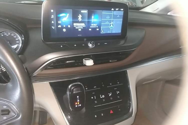 Used Buick GL8 2022 Land Business Class 652T Luxury Model Audio And AC Panel