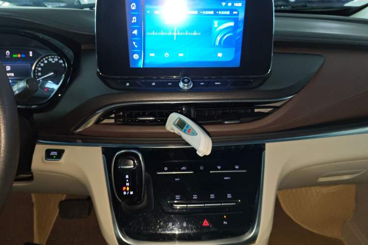 Used Buick GL8 2022 Land Cruiser Executive Class 652T Comfort Model Audio And AC Panel