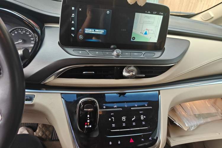 Used Buick GL8 2022 Land Cruiser Executive Class 652T Smart Luxury Model Audio And AC Panel