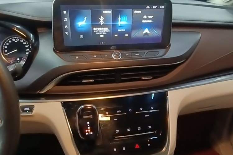 Used Buick GL8 2022 Land Business Class 652T Luxury Model Audio And AC Panel