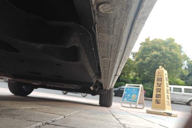 Used Buick GL8 2022 Land Cruiser Executive Class 652T Smart Luxury Model Chassis Front Left