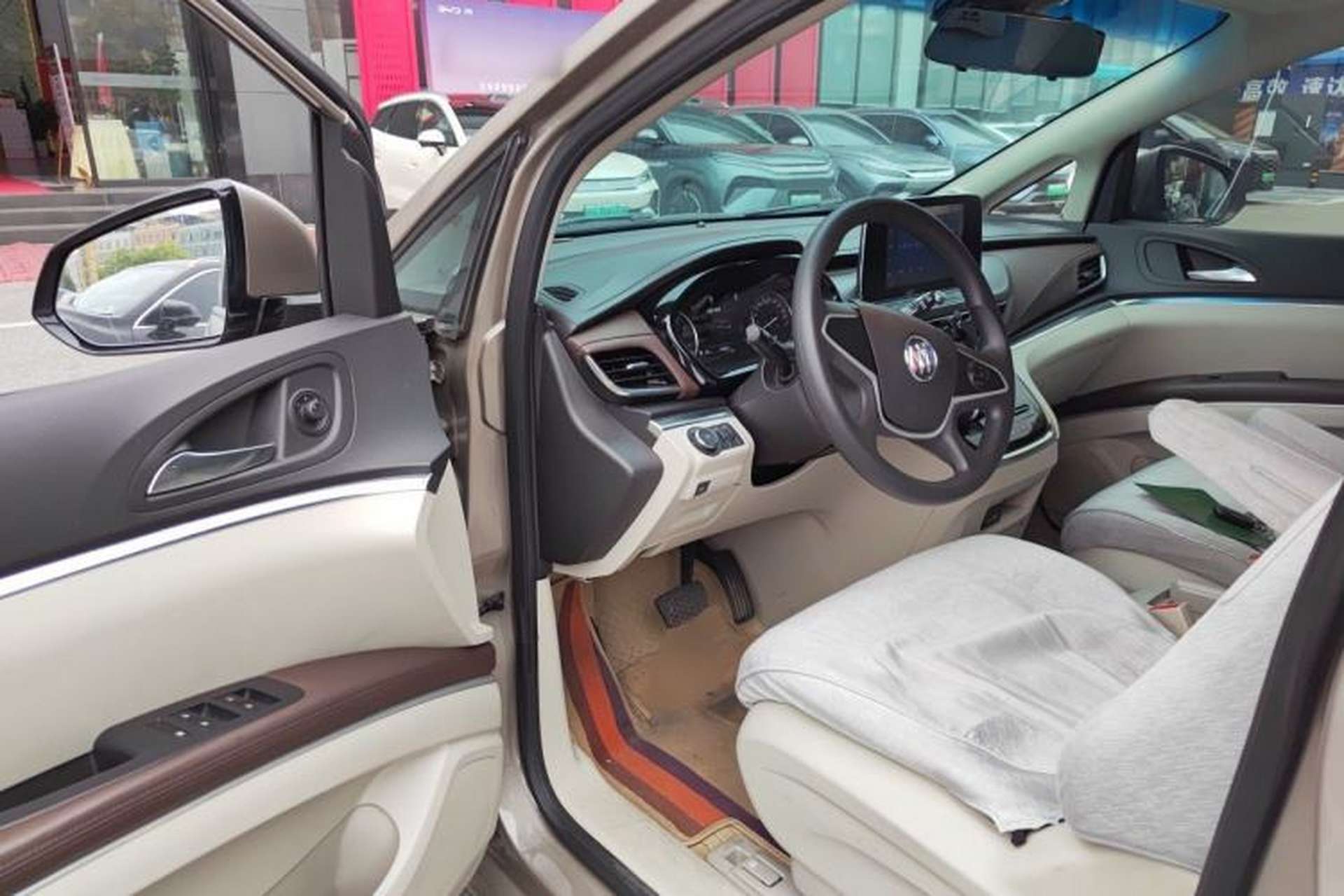 Used Buick GL8 2022 Land Cruiser Executive Class 652T Comfort Model Driver Seat