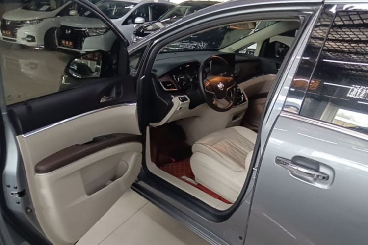 Used Buick GL8 2022 Land Business Class 652T Luxury Model Driver Seat