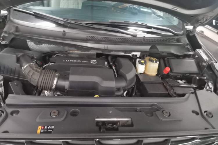 Used Buick GL8 2022 Land Cruiser Executive Class 652T Smart Luxury Model Engine Bay