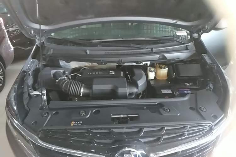 Used Buick GL8 2022 Land Business Class 652T Luxury Model Engine Bay