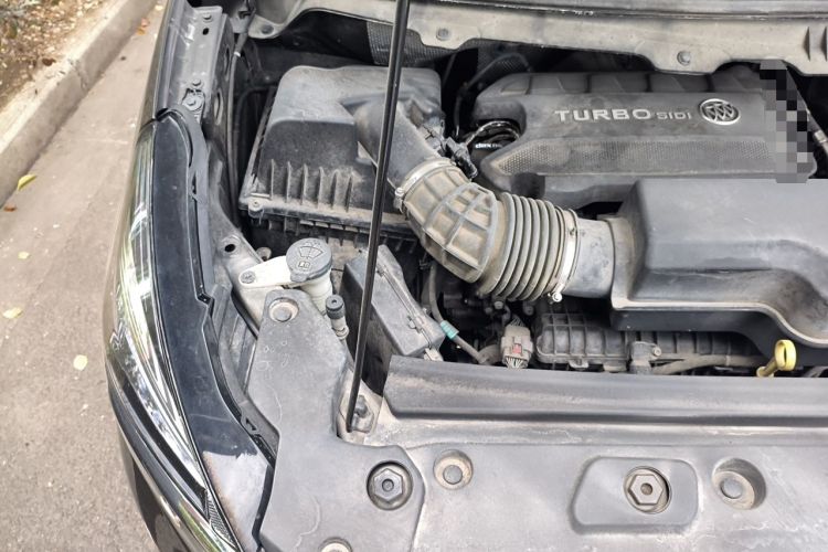 Used Buick GL8 2022 Land Cruiser Executive Class 652T Comfort Model Engine Bay Right