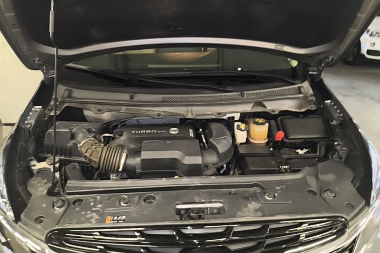 Used Buick GL8 2022 Land Business Class 652T Luxury Model Engine Bay