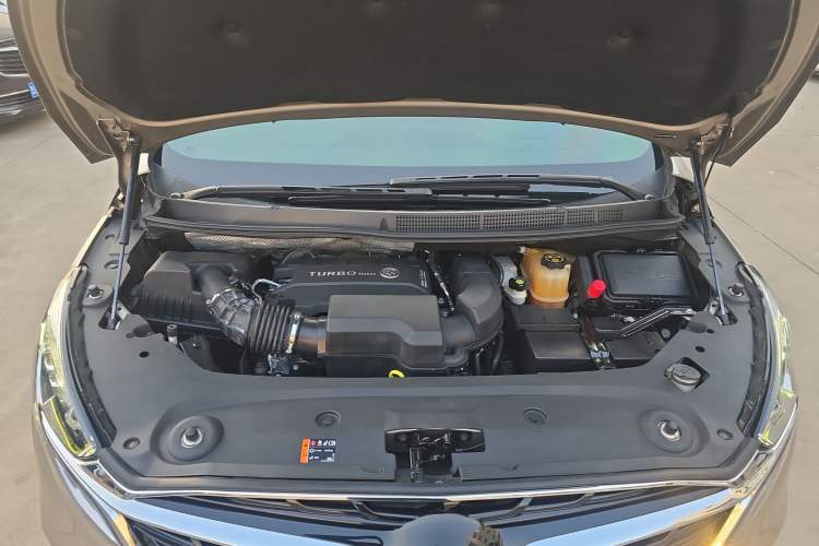 Used Buick GL8 2022 ES Land Cruiser 653T Luxury Model Engine Bay