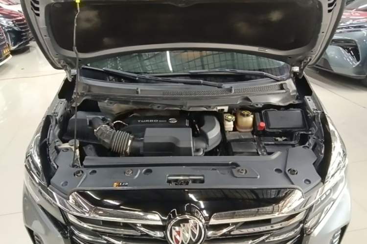 Used Buick GL8 2022 Land Business Class 652T Luxury Model Engine Bay