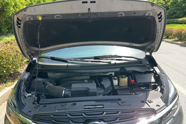 Used Buick GL8 2022 Land Cruiser Executive Class 652T Smart Luxury Model Engine Bay