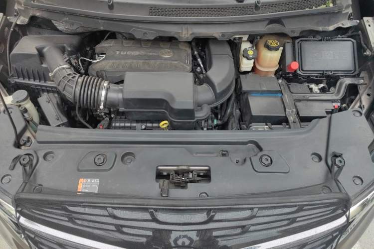 Used Buick GL8 2022 Land Business Class 652T Luxury Model Engine Bay
