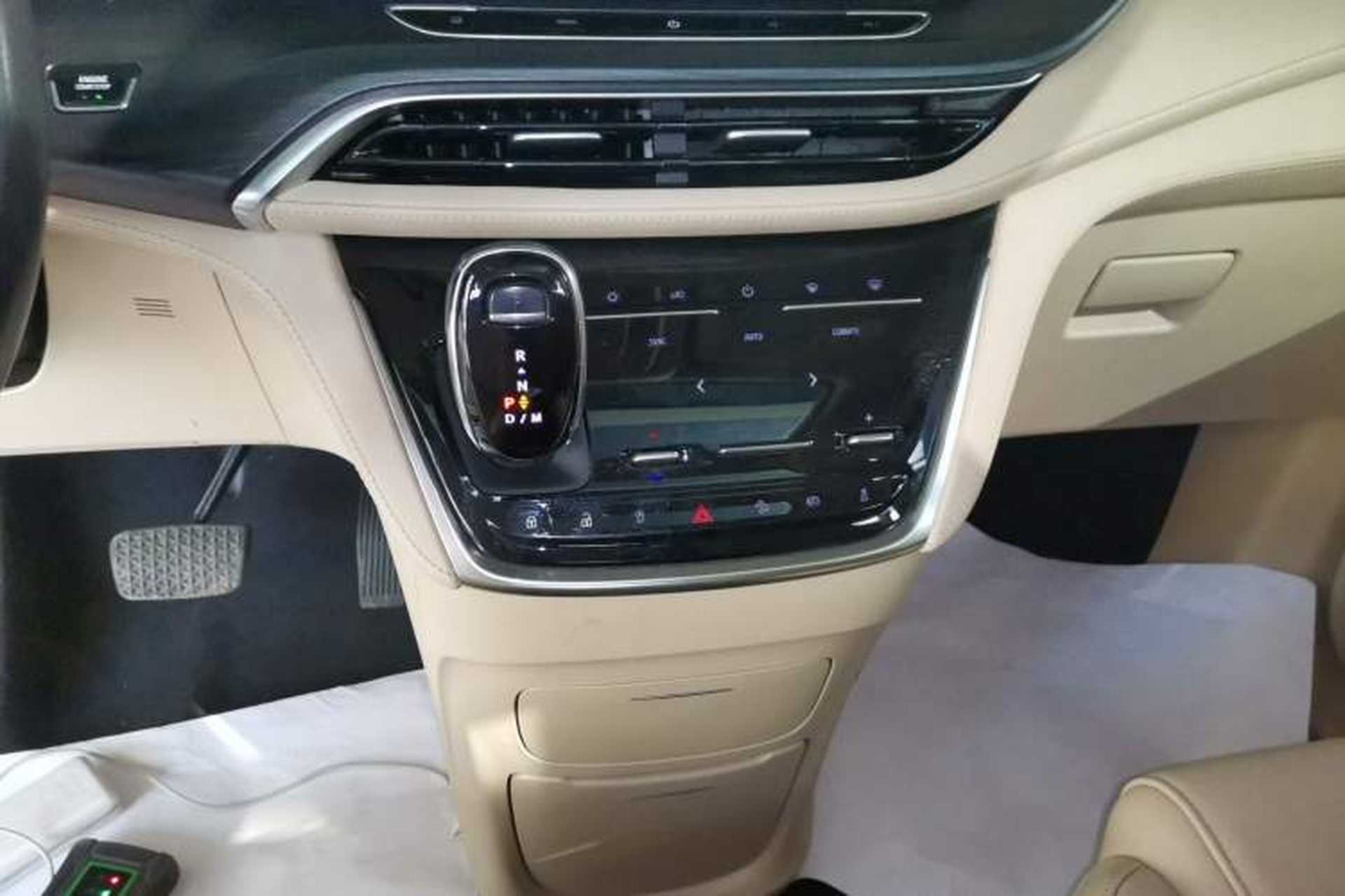 Used Buick GL8 2022 ES Landtrek 653T Luxury Edition Gear Lever