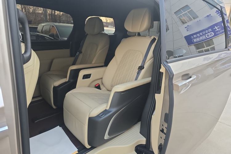 Used Buick GL8 2022 ES Land Cruiser 653T Luxury Model Interior 1