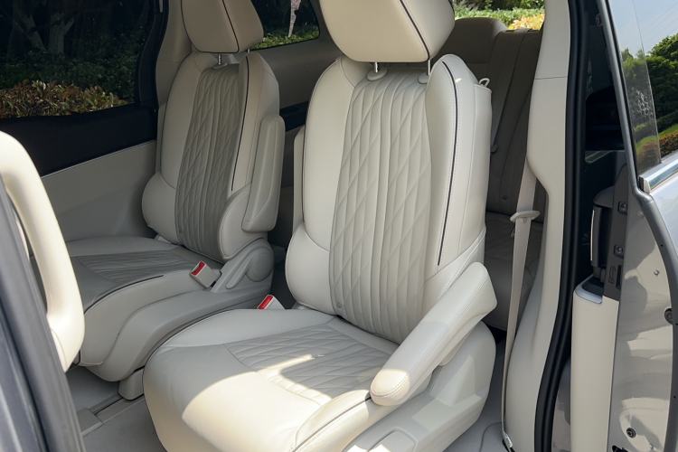 Used Buick GL8 2022 Land Cruiser Executive Class 652T Smart Luxury Model Interior 3