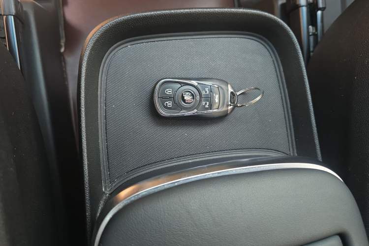 Used Buick GL8 2022 ES Land Cruiser 653T Luxury Model Interior 6