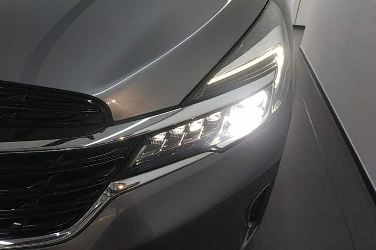 Used Buick GL8 2022 Land Business Class 652T Luxury Model Left Front Headlight