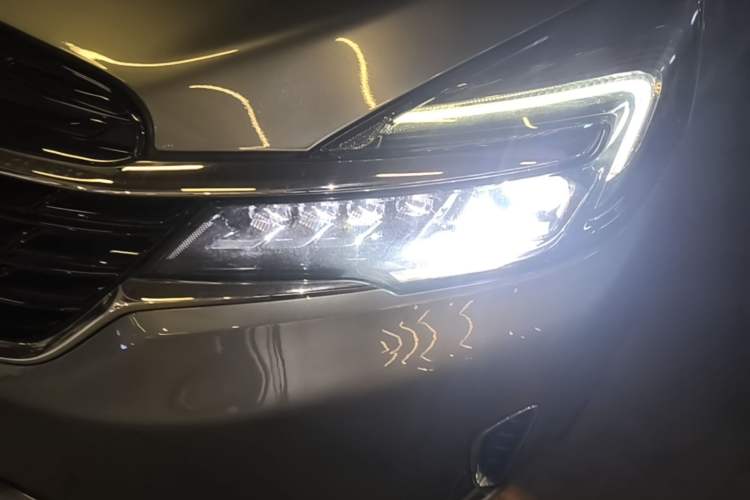 Used Buick GL8 2022 Land Business Class 652T Luxury Model Left Front Headlight