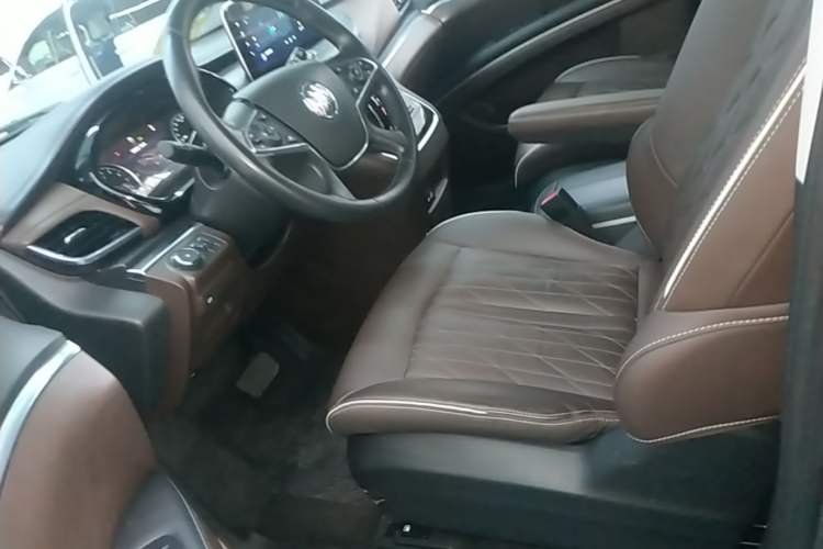 Used Buick GL8 2022 Land Business Class 652T Luxury Model Left Front Seat