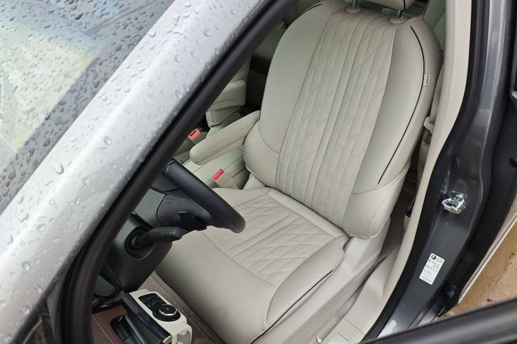Used Buick GL8 2022 Land Cruiser Executive 652T Prestige Edition with Welfare Features Left Front Seat