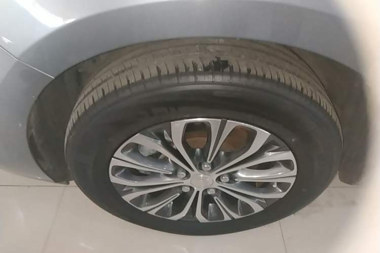 Used Buick GL8 2022 Land Business Class 652T Luxury Model Left Front Wheel Hub
