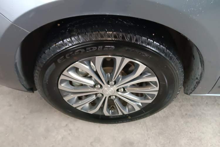 Used Buick GL8 2022 Land Business Class 652T Luxury Model Left Front Wheel Hub