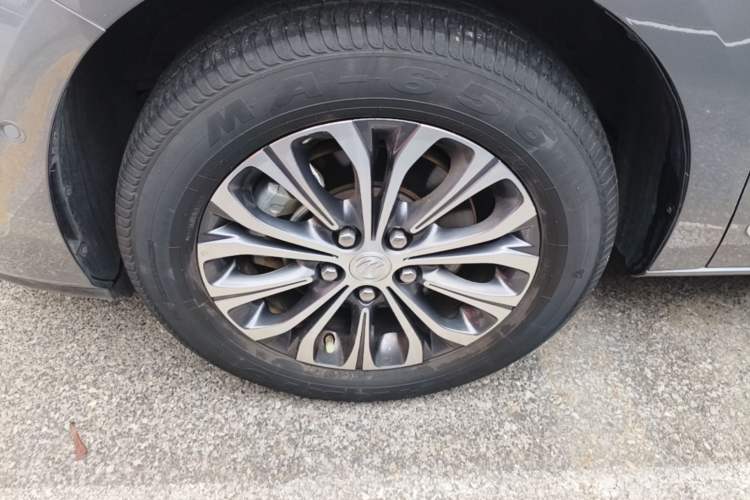 Used Buick GL8 2022 Land Executive Class 652T Prestige Model Left Front Wheel Hub