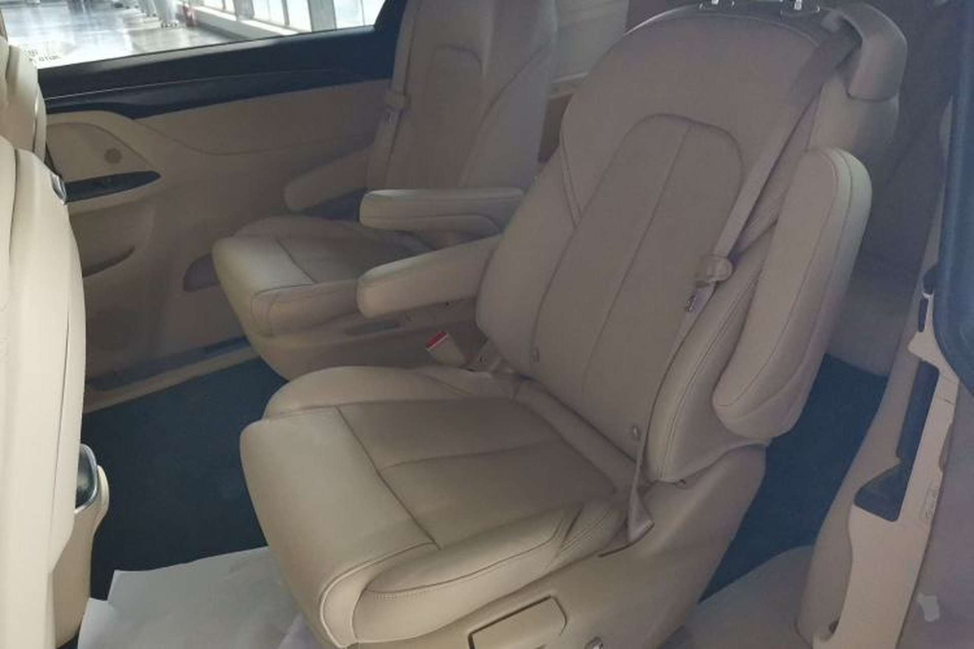 Used Buick GL8 2022 ES Landtrek 653T Luxury Edition Left Rear Seat