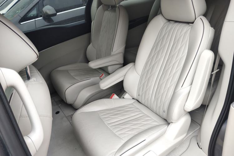 Used Buick GL8 2022 Land Business Class 652T Luxury Model Left Rear Seat