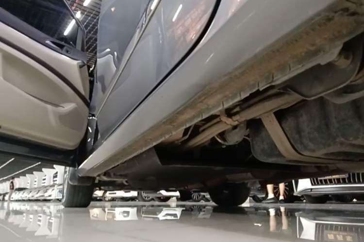 Used Buick GL8 2022 Land Business Class 652T Luxury Model Left Side Sill