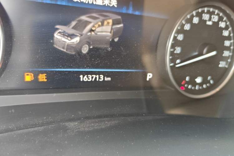 Used Buick GL8 2022 Land Cruiser Executive Class 652T Smart Luxury Model Odometer Close Up