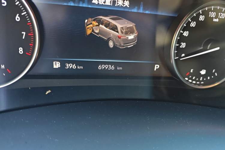 Used Buick GL8 2022 Land Business Class 652T Luxury Model Odometer Close Up