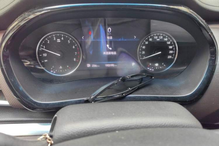 Used Buick GL8 2022 Land Business Class 652T Luxury Model Odometer Close Up
