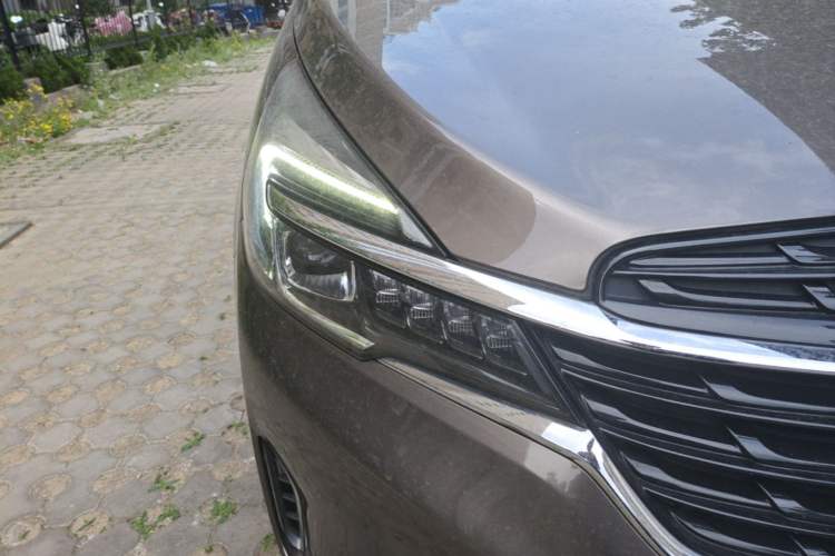 Used Buick GL8 2022 Land Cruiser Executive Class 652T Comfort Model Right Front Headlight