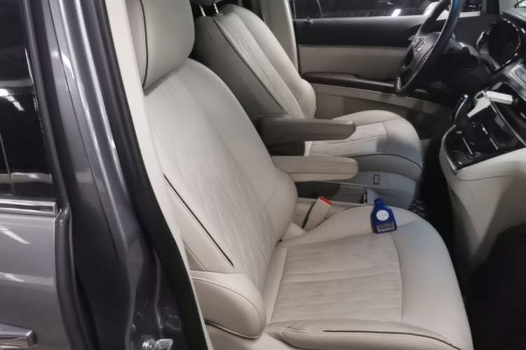Used Buick GL8 2022 Land Cruiser Executive Class 652T Smart Luxury Model Right Front Seat