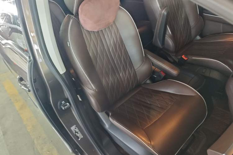 Used Buick GL8 2022 Land Business Class 652T Luxury Model Right Front Seat