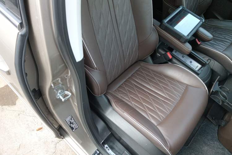 Used Buick GL8 2022 Land Business Class 652T Luxury Model Right Front Seat