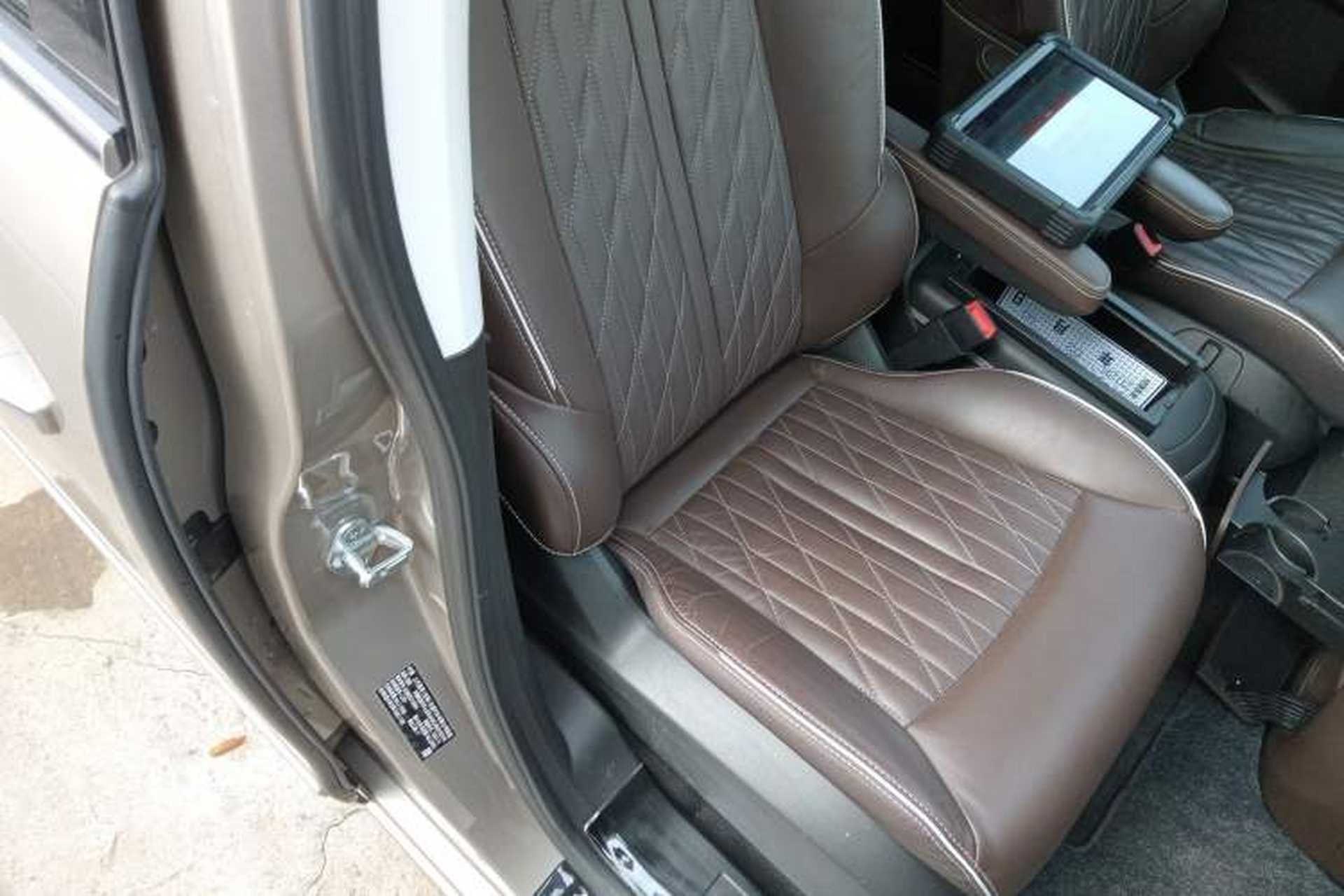 Used Buick GL8 2022 Land Business Class 652T Luxury Model Right Front Seat