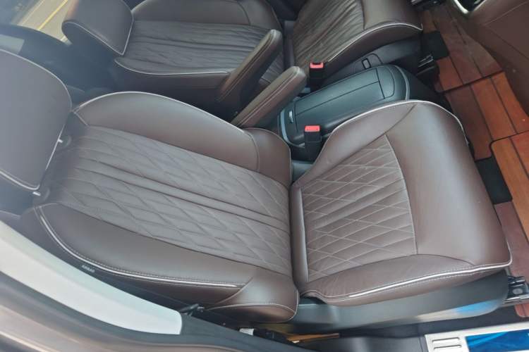 Used Buick GL8 2022 Land Business Class 652T Luxury Model Right Front Seat