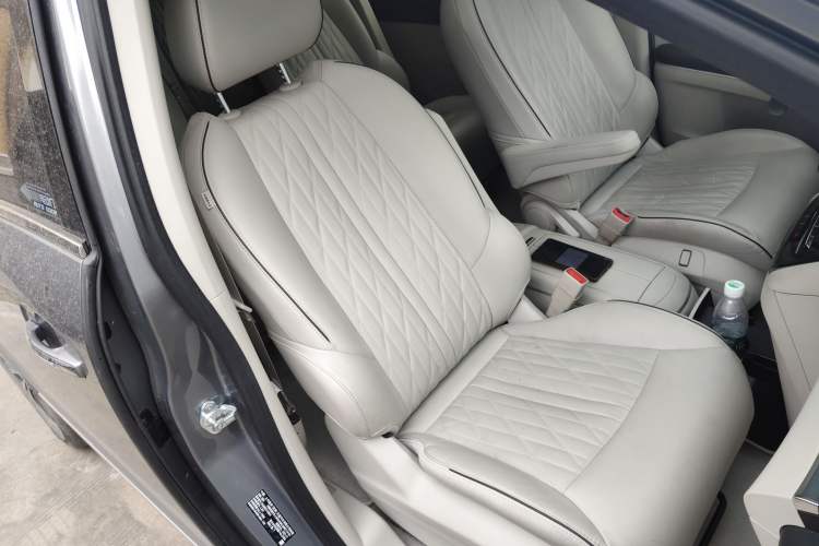 Used Buick GL8 2022 Land Business Class 652T Luxury Model Right Front Seat