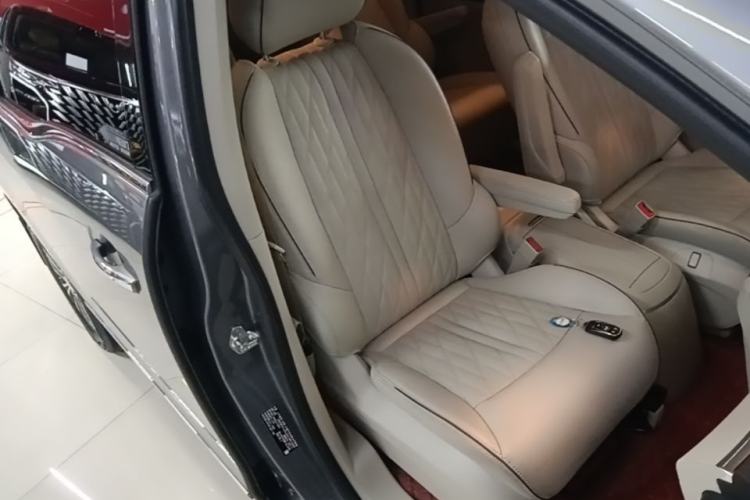 Used Buick GL8 2022 Land Business Class 652T Luxury Model Right Front Seat