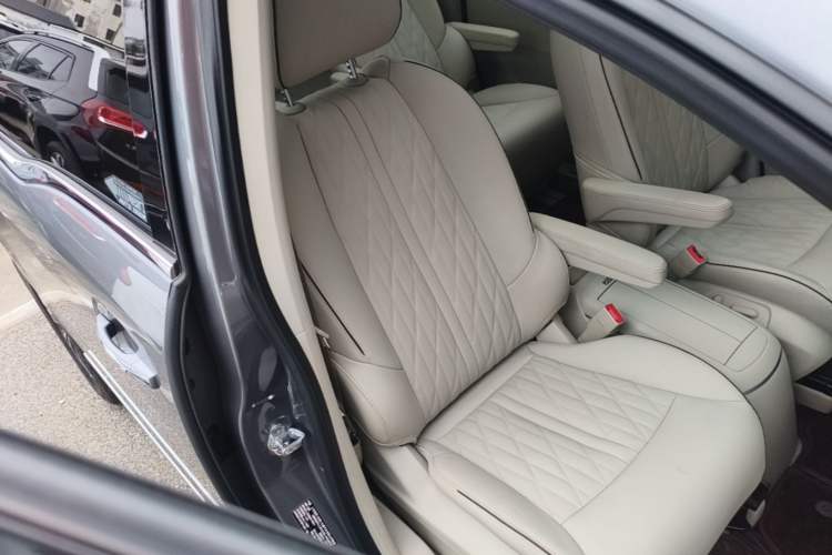 Used Buick GL8 2022 Land Executive Class 652T Prestige Model Right Front Seat