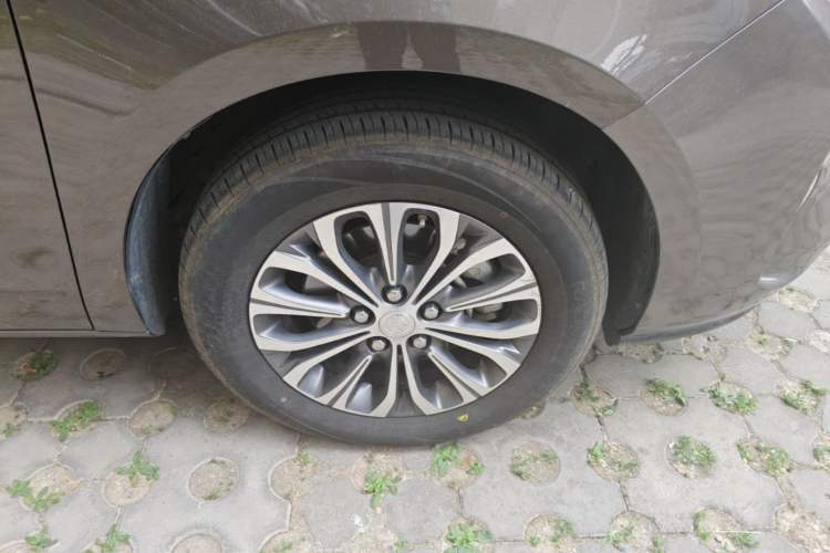 Used Buick GL8 2022 Land Cruiser Executive Class 652T Comfort Model Right Front Wheel Hub